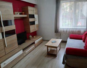 Apartament cu 3 camere, situat în Centru, pe strada Andrei Șaguna, la etajul 1 