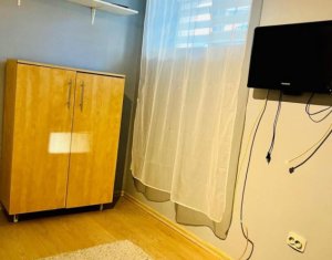 Apartament cu 3 camere semidecomandat Floresti