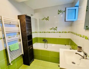 Apartament cu 3 camere semidecomandat Floresti