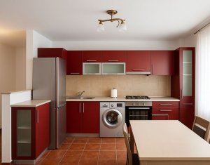 Apartament cu 3 camere, decomandat, 2 parcari, zona Iulius Mall