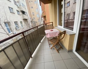 Apartament cu 3 camere, decomandat, 2 parcari, zona Iulius Mall