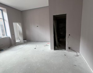 Spatiu birouri, 85mp, curte comuna, loc de parcare, Centru