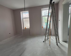 Spatiu birouri, 85mp, curte comuna, loc de parcare, Centru