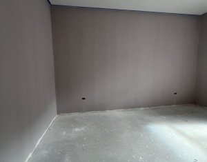Spatiu birouri, 85mp, curte comuna, loc de parcare, Centru
