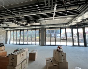 Spatiu Servicii sau Alimentatie Publica 136mp, centru zona corporate 
