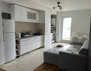 Apartament cu 3 camere,semidecomandat, zona Iulius Mall