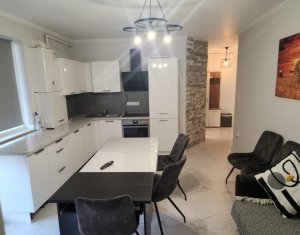 Apartament cu 3 camere, semidecomandat, Floresti