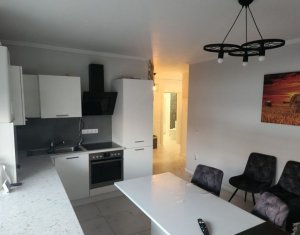 Apartament cu 3 camere, semidecomandat, Floresti