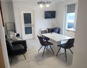 Apartament cu 3 camere, semidecomandat, Floresti