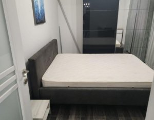 Apartament cu 3 camere, semidecomandat, Floresti