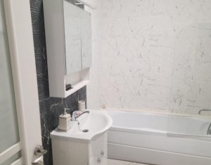 Apartament cu 3 camere, semidecomandat, Floresti