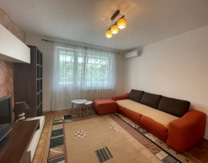 Apartament cu 3 camere, zona Iulius Mall