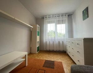 Apartament cu 3 camere, zona Iulius Mall