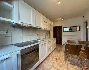 Apartament cu 3 camere, zona Iulius Mall