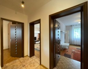Apartament cu 3 camere, zona Iulius Mall
