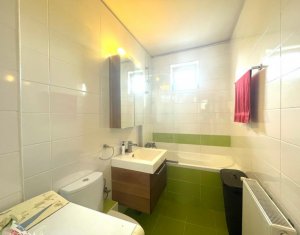 Apartament cu 3 camere, zona Iulius Mall
