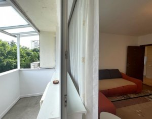 Apartament cu 3 camere, zona Iulius Mall