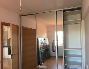 Apartament 2 camere semidecomandate, zona Iulius Mall, parcare subterana, balcon