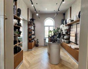 Spatiu comercial ultracentral cu loc de parcare 
