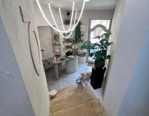 Spatiu comercial ultracentral cu loc de parcare 