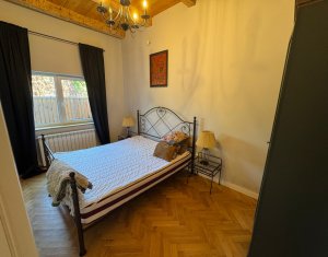 Casa recent renovata, zona parcului Feroviarilor