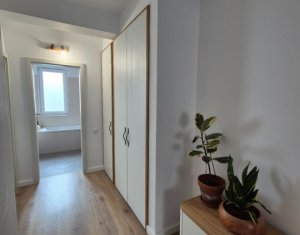 Apartament 3 camere, Zona Europa, Parcare, Garaj subteran, Balcon, Curte comuna