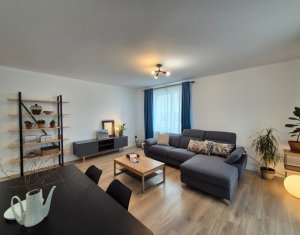 Apartament 3 camere, Zona Europa, Parcare, Garaj subteran, Balcon, Curte comuna
