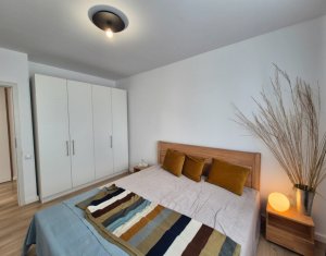 Apartament 3 camere, Zona Europa, Parcare, Garaj subteran, Balcon, Curte comuna