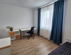 Apartament 3 camere, Zona Europa, Parcare, Garaj subteran, Balcon, Curte comuna