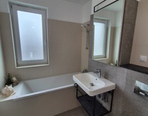 Apartament 3 camere, Zona Europa, Parcare, Garaj subteran, Balcon, Curte comuna