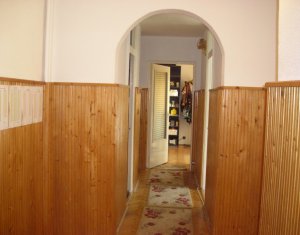 3 camere decomandate, 2 bai, cartier Manastur, etaj intermediar