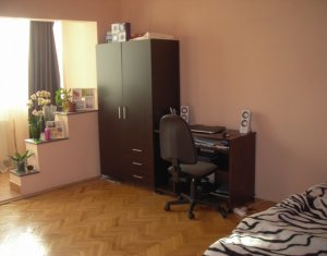 3 camere decomandate, 2 bai, cartier Manastur, etaj intermediar