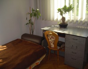 3 camere decomandate, 2 bai, cartier Manastur, etaj intermediar