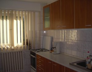 3 camere decomandate, 2 bai, cartier Manastur, etaj intermediar