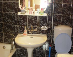 3 camere decomandate, 2 bai, cartier Manastur, etaj intermediar