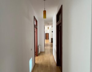 Appartement 4 chambres à louer dans Cluj-napoca, zone Centru