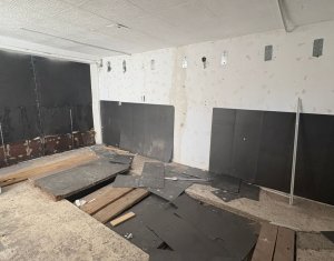 Casa de inchiriat tip atelier/service auto 