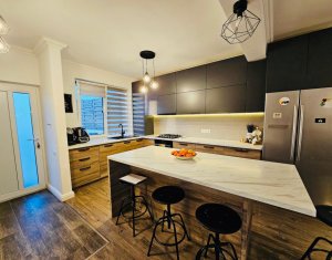 Triplex zona Iris, Voronet, curte verde, parcare, terasa