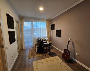 Triplex zona Iris, Voronet, curte verde, parcare, terasa