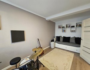 Triplex zona Iris, Voronet, curte verde, parcare, terasa