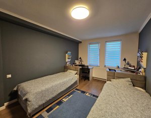 Triplex zona Iris, Voronet, curte verde, parcare, terasa