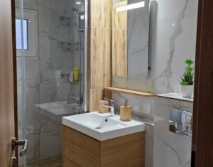 3 camere, decomandat, zona strazii Plopilor 