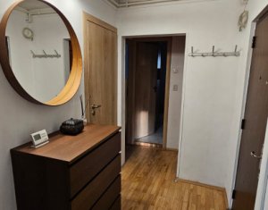 3 camere, decomandat, zona strazii Plopilor 