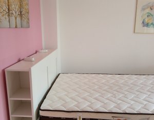 Apartament cu 3 camere, situat în Centru, la etajul 2