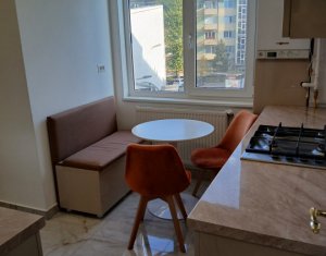 Apartament cu 3 camere, situat în Centru, la etajul 2