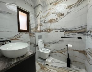 Casa ultrafinisata, Dezmir, parcare cu bariera, teren liber 300mp