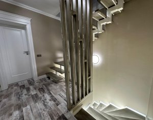 Casa ultrafinisata, Dezmir, parcare cu bariera, teren liber 300mp