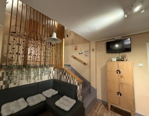 Apartament cu 3 camere, balcon, zona semicentrală