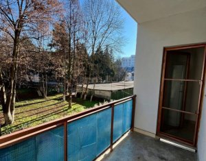 Apartament 3 camere, 2 balcoane, Plopilor
