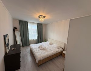 Apartament cu 3 camere, zona Tineretului